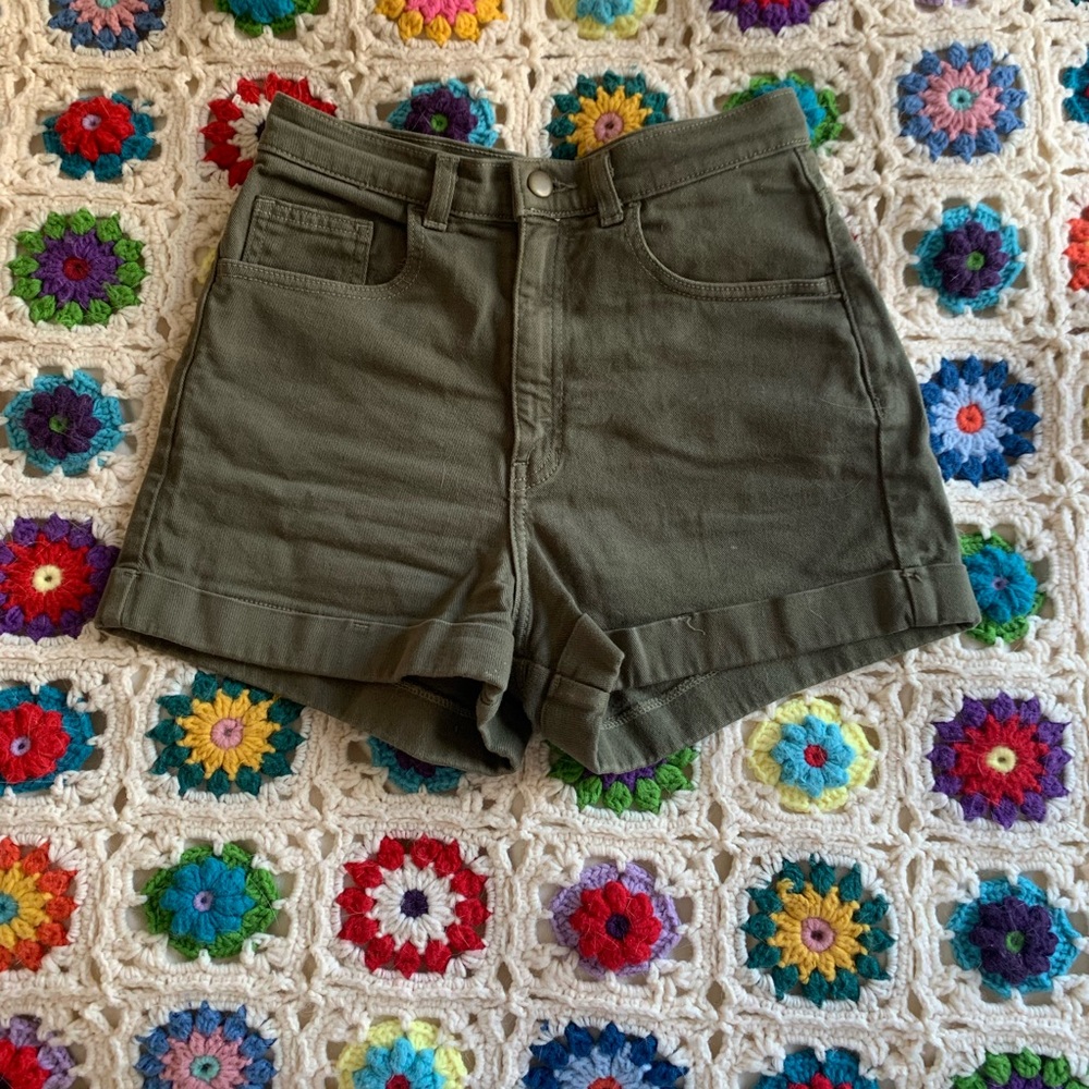 AA SHORTS 💚